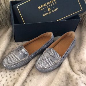 SPERRY GOLD CUP SILVER LOAFERS 7M $108